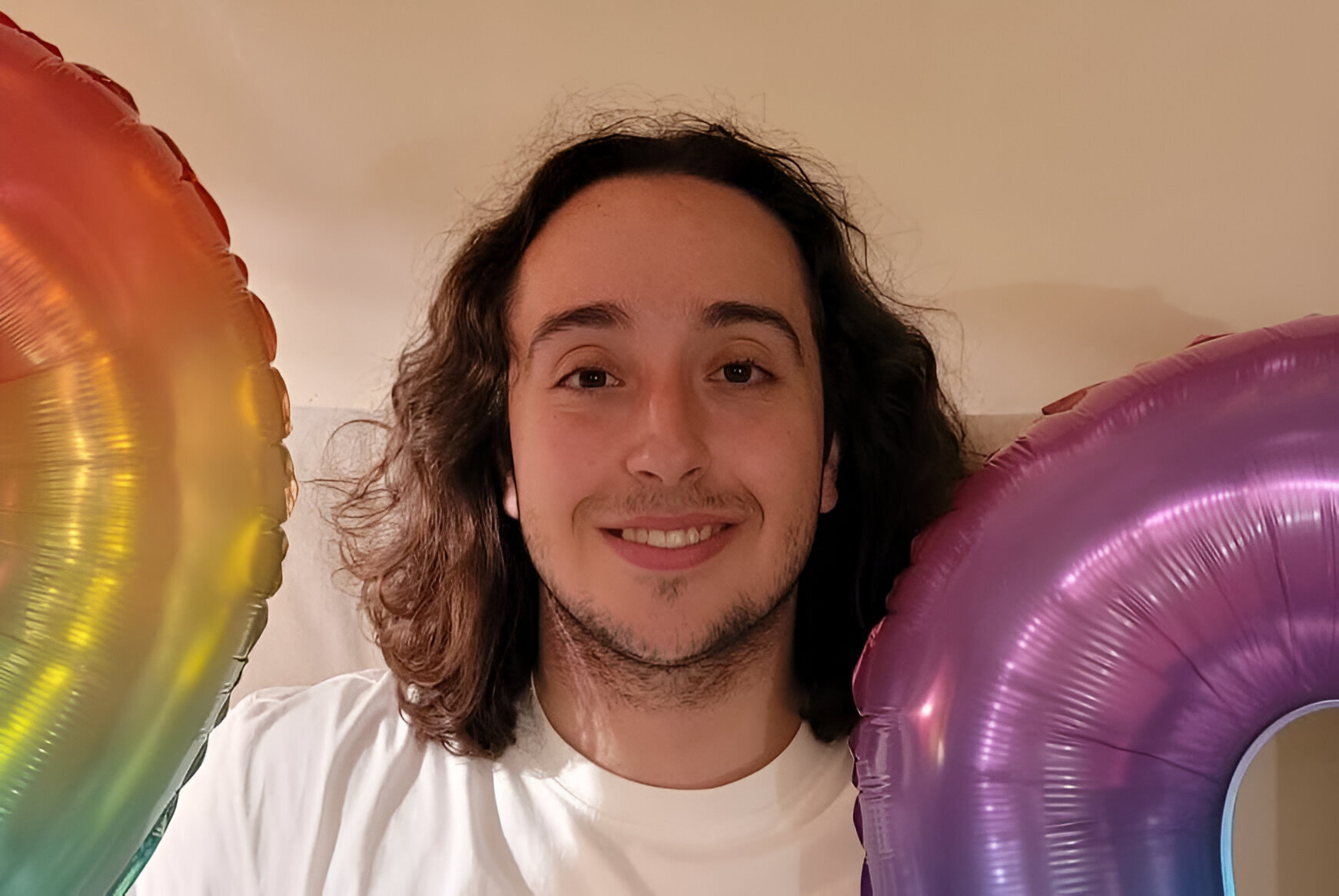 Immagine placeholder in stile polygon art con tonalità dal nero al rosa